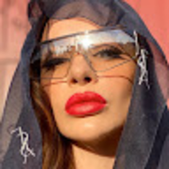 Meet your Posher, Allison - Picture 1 of 1